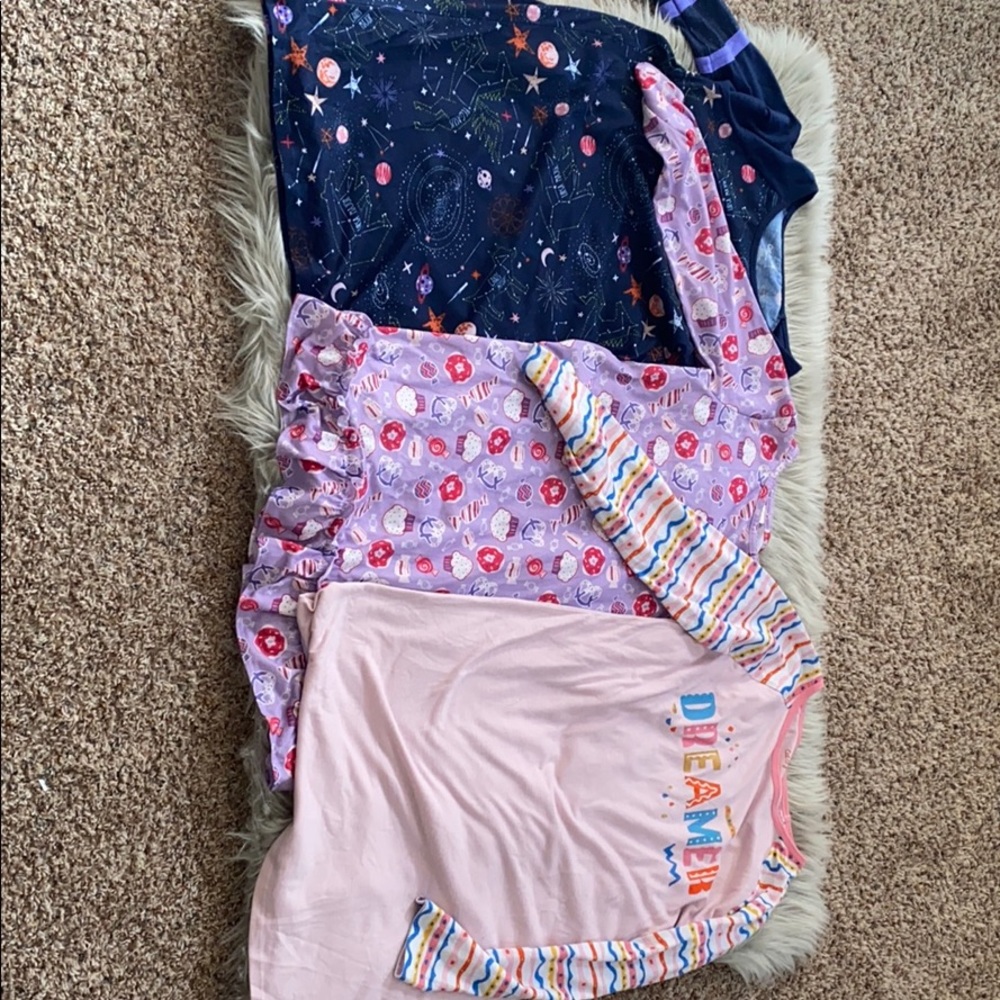 3 very nice sleep gowns.